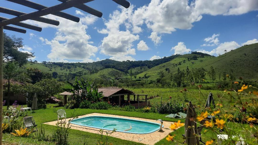 Pousada Chales Dos Montes Santana dos Montes Eksteriør bilde